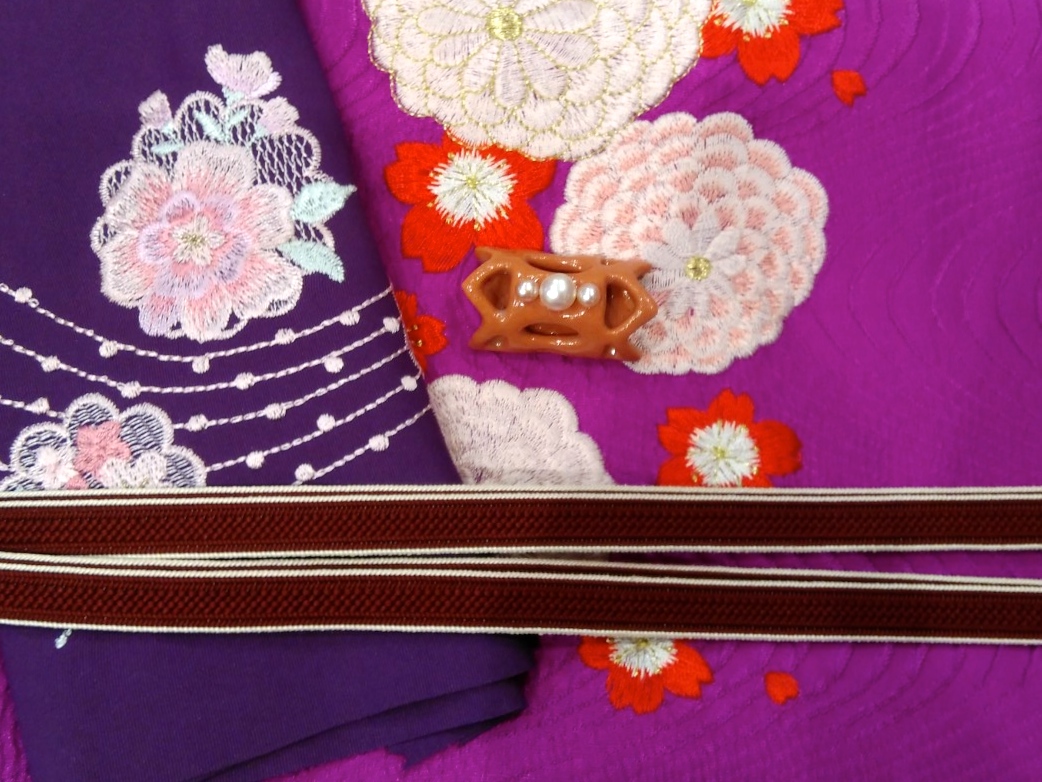 かさね母と娘の「きもの着まわし術」〜12月 刺繍付け下げ訪問着×刺繍